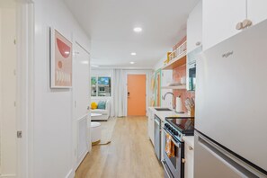 Frigorífic, microones, forn i placa de cuina