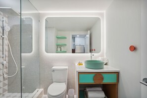 Shower, hair dryer, towels - Mello on the Beach - Fanta Sea (Holmes Beach)