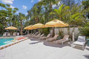 A heated pool - Mello on the Beach - Looney Dunes (Holmes Beach)