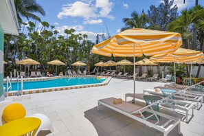 A heated pool - Mello on the Beach - Slow M'Ocean (Holmes Beach)