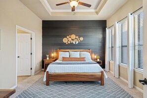 6 عدّة غرف نوم ومكتب ومكواة/لوح كي وسرير سفر