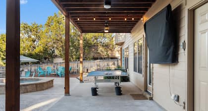 Austin Area Serene Resort Home, Heated Pool, Hot Tub