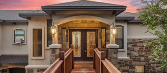 Austin Area Serene Resort Home, Heated Pool, Hot Tub