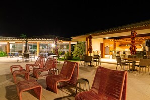 住宿正面 - 傍晚/夜晚