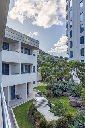 Property grounds - Trendy Beach Vibe 2 Bedroom Apartment (Mount Maunganui)