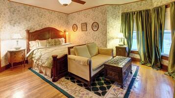 6 bedrooms, iron/ironing board, WiFi, bed sheets