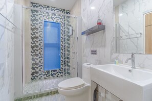 Shower - Mew pool villa 5 pattaya. Less than 5min to jomtien beach (Muang Pattaya)