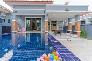 Outdoor pool - Mew pool villa 5 pattaya. Less than 5min to jomtien beach (Muang Pattaya)
