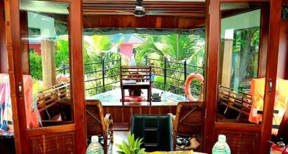 Angel Premium Houseboat - Single Bed