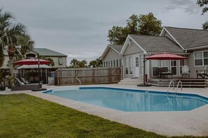 A heated pool - Beautiful 5bd/3ba in Gulf Breeze, Heated Private Pool & Pet Friendly! (Gulf Breeze)