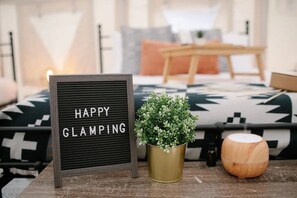 1 sovrum och sängkläder