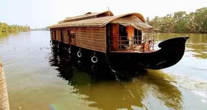 Angel Backwaters 2 Bedroom -Deluxe Alleppey Round