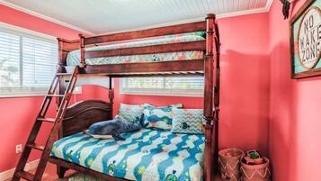 3 bedrooms, free WiFi, bed sheets