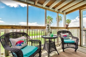 Property grounds - Time well wasted...A relaxing and family friendly beach home (Freeport)