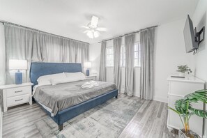 2 bedrooms, desk, iron/ironing board, free WiFi - 2 BD Condo - Sleeps 4 - Palm Wave Stays (Coconut Creek)