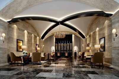 Zhonghui Hotel