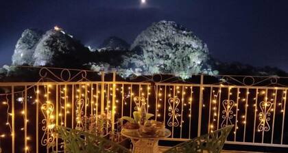 Huaqiao Hongying Inn (Guilin Dongxi Alley Shop)
