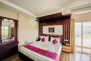 1 bedroom - Elysium Garden - Executive Double Room (Thokkupara)