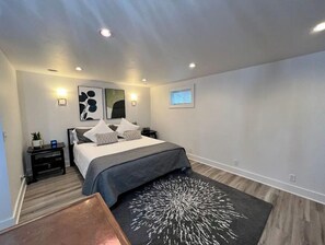 2 bedrooms, iron/ironing board, free WiFi, bed sheets