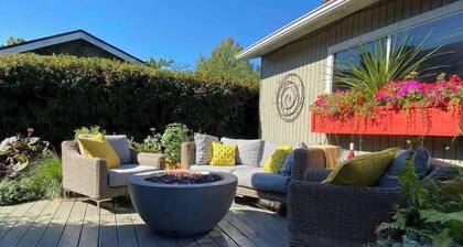 Spacious basement apt. Off-street parking, washer & dryer, kitchenette, sleeps 4