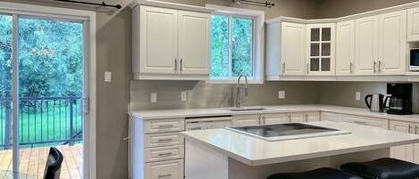 冰箱、微波炉、烤箱、洗碗机