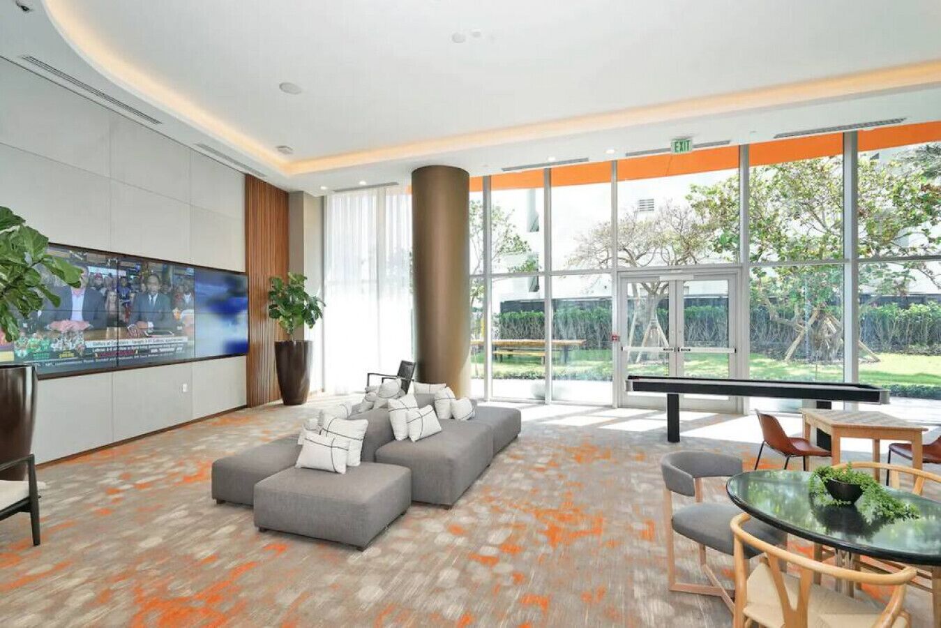 المنشأة من الداخل