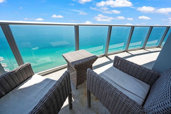 Property grounds - ✨ 27th-Floor Oceanfront Luxury | Corner Unit @ Lyfe (ex Hyde) | Unmatched Views + Resort Perks (Hollywood)