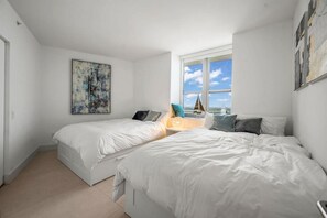 2 bedrooms, desk, iron/ironing board, WiFi - ✨ 27th-Floor Oceanfront Luxury | Corner Unit @ Lyfe (ex Hyde) | Unmatched Views + Resort Perks (Hollywood)