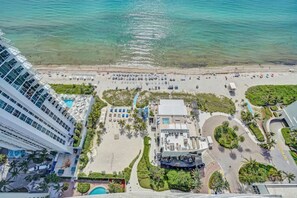 Beach nearby, beach towels - ✨ 27th-Floor Oceanfront Luxury | Corner Unit @ Lyfe (ex Hyde) | Unmatched Views + Resort Perks (Hollywood)