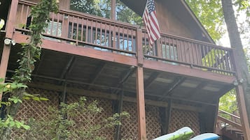 Enjoy the serene surroundings from the balcony of this cabin, which offers access to a wooden deck and kayaks for a leisurely paddle.