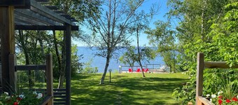 Lakefront cottage - two decks overlooking Lake Winnipeg