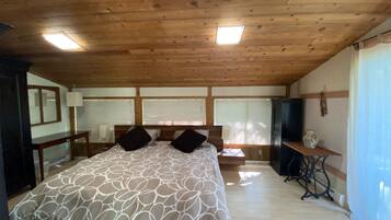 4 soveværelser, skrivebord, sengetøj