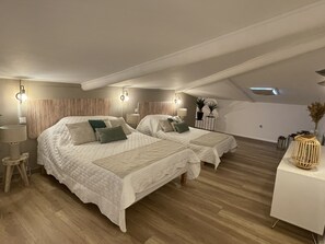 2 slaapkamers, reisbedje, beddengoed