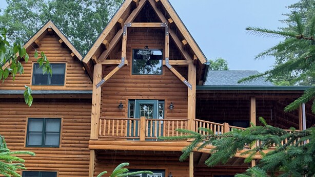 Exterior - Luxury Log home steps from private beach in Meredith on Lake Winnipesaukee. (Meredith)