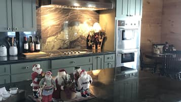 冰箱、微波炉、烤箱、炉灶