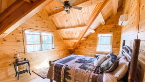 Room - Luxury Log home steps from private beach in Meredith on Lake Winnipesaukee. (Meredith)