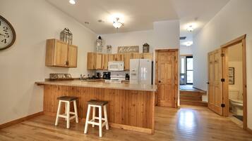 Réfrigérateur, micro-ondes, four, lave-vaisselle