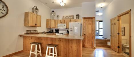 冷蔵庫、電子レンジ、オーブン、食器洗い機