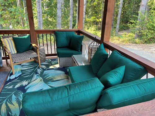 Woodland Cabin- Private Outdoor Space + Nearby Beaches