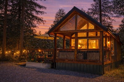 Woodland Cabin- Private Outdoor Space + Nearby Beaches