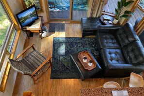 Smart TV, books, stereo