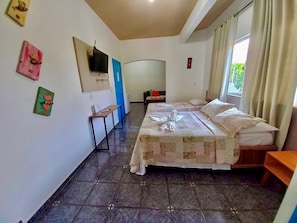 Economy Quadruple Room | Free WiFi, bed sheets - Cambará Suites (Bonito)