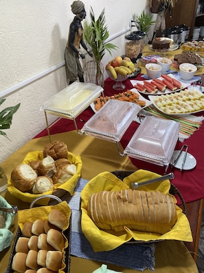 Free daily buffet breakfast