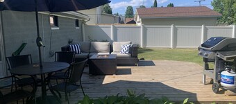 Cheerful Port Austin Cottage, short walk to the Beach!