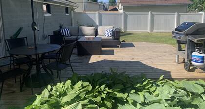 Cheerful Port Austin Cottage, short walk to the Beach!