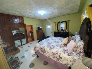 1 bedroom, desk, iron/ironing board, WiFi