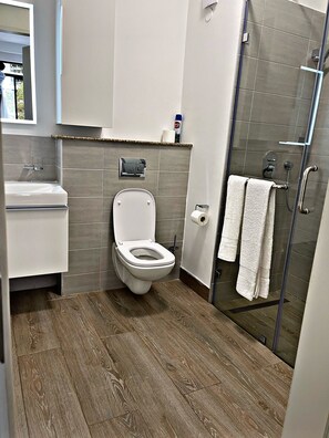 Combined shower/bathtub - Experience a beautiful sanctuary at the heart of Nairobi (Nairobi)