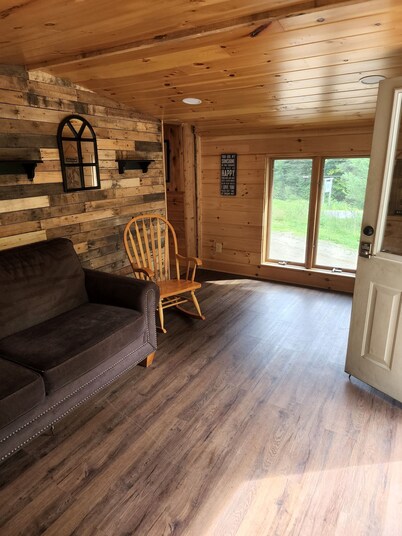 1 Bedroom house with direct trail access