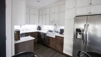 Peti sejuk, ketuhar gelombang mikro, ketuhar, dapur