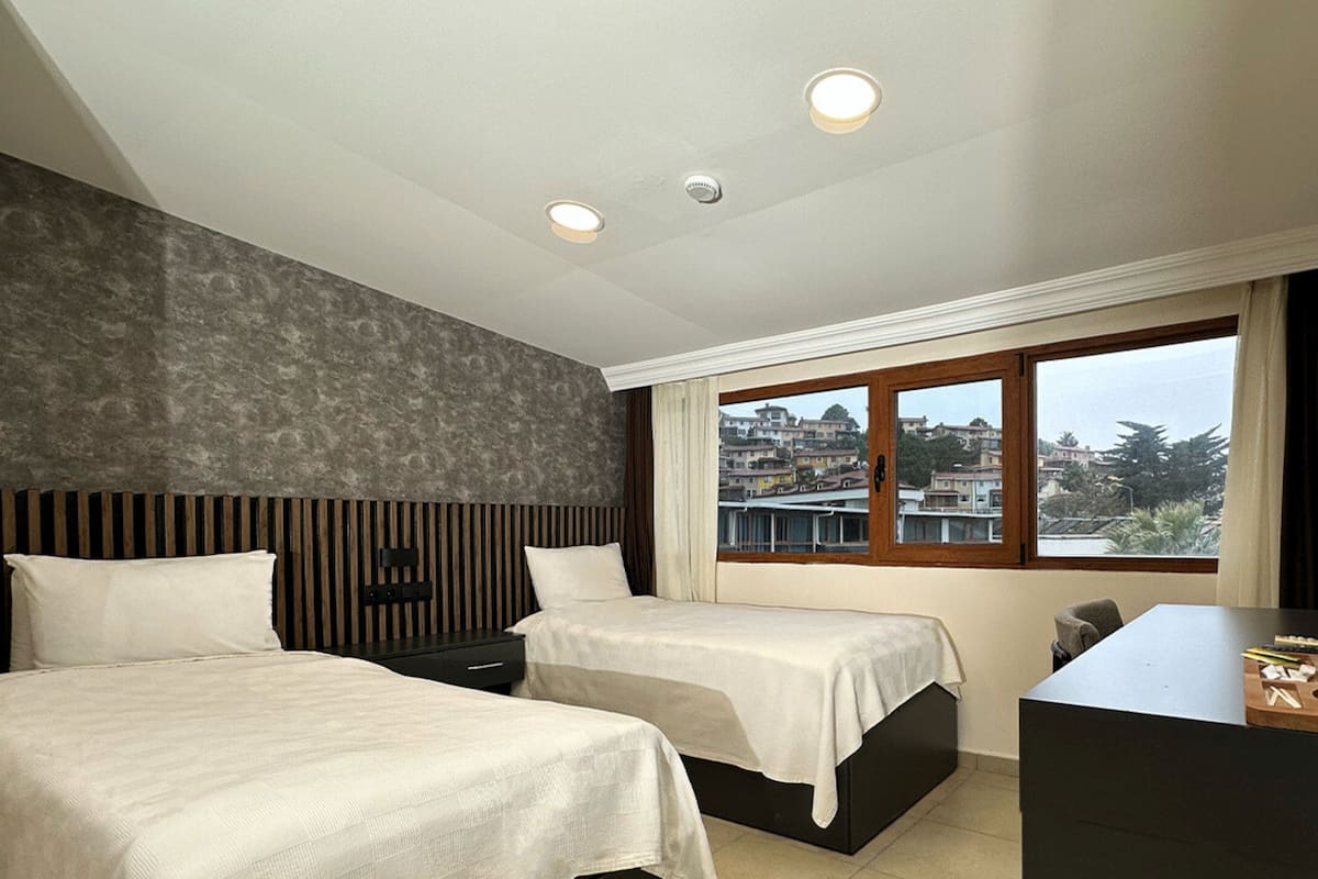 Twin Room | Minibar, free WiFi